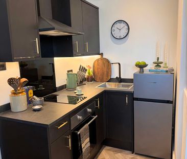 7 stunning Studio Flats in a great location for hospital staff - Photo 2