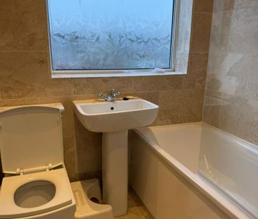 4 bedroom terraced house to rent - Photo 6