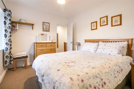 2 bedroom end of terrace house to rent - Photo 4