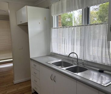 FAMILY HOME – FRESHLY PAINTED & READY TO MOVE IN - Photo 5
