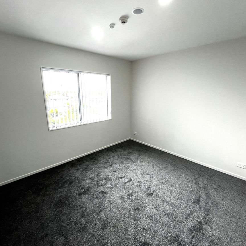 RARE MODERN PENTHOUSE - SPACIOUS & CENTRAL - Photo 1