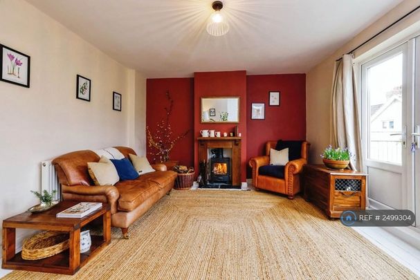 3 bedroom semi-detached house to rent - Photo 1