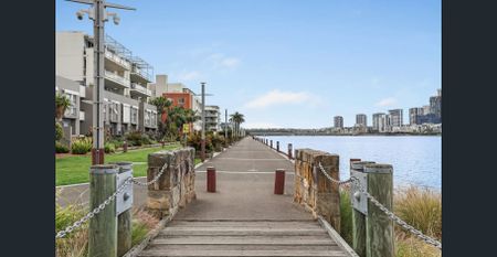 Oversized Split Level Elegance By The Bay - Photo 3