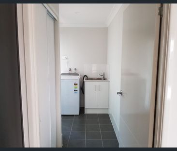 Modern 2 Bedroom House in Desired Suburb - Photo 5