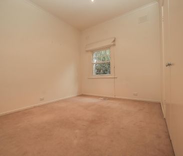 The ultimate in family living with a pool - Photo 4