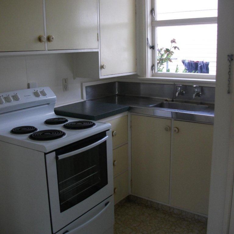 Tidy Bedsit - Photo 1