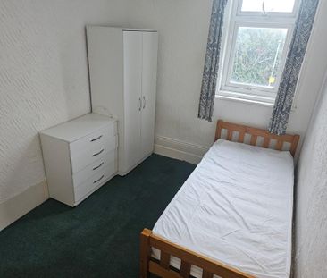 10 bedroom house of multiple occupation to rent - Photo 2