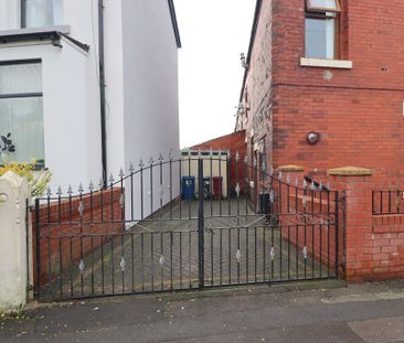 3 bedroom end of terrace house to rent - Photo 3