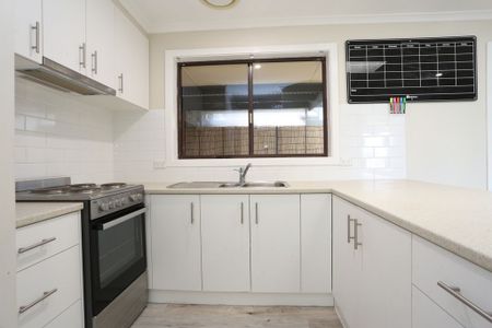 Beautifully positioned 3 bedroom home! - Photo 3