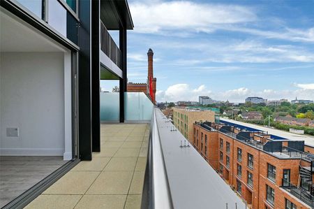 A penthouse apartment with a spacious south facing private terrace - Photo 2