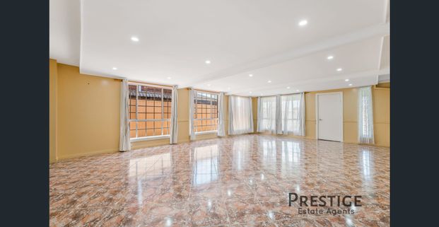 Modern Family Residence! - Photo 1