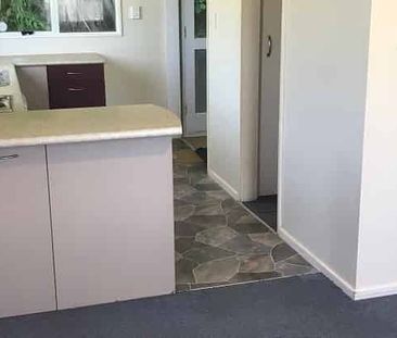 Charming 3BR Home with Garden & Deck! - Photo 4