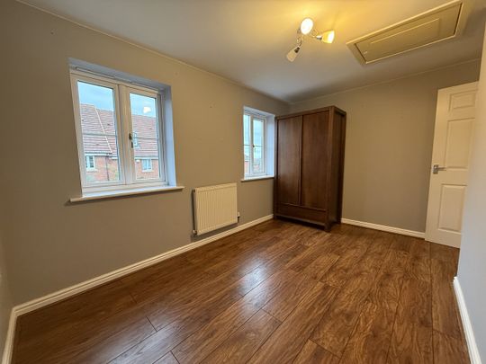 2 Bed End Terrace, Surrey Drive, CV3 - Photo 1