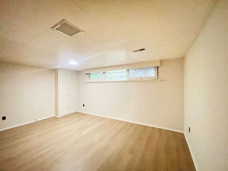 For Lease - 48 Lionel Heights Crescent, Toronto, Ontario - Photo 2