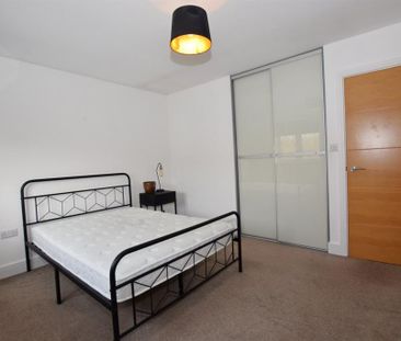 2 bedroom end of terrace house to rent - Photo 3
