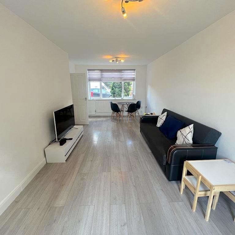 3 bedroom semi-detached house to rent - Photo 1