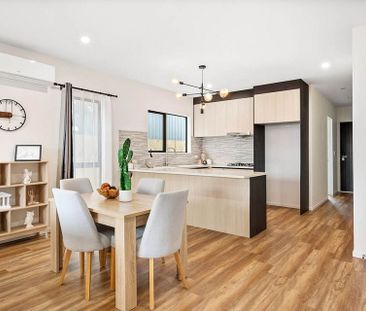 5 bedrooms Duplex Townhouse in Flat Bush - Photo 2