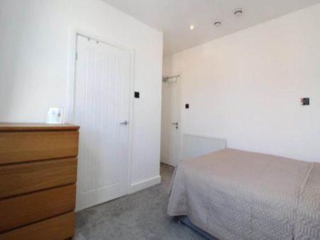 1 bedroom in a house share to rent - Photo 2