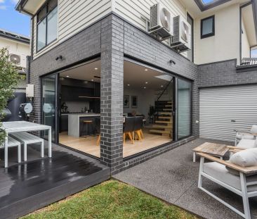 Grand Living in the Heart of Altona - Photo 1