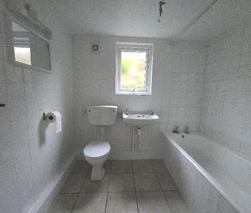 2 bedroom semi-detached house to rent - Photo 5