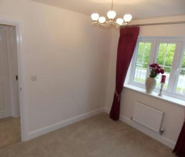 Semi-detached house to rent on - Photo 2