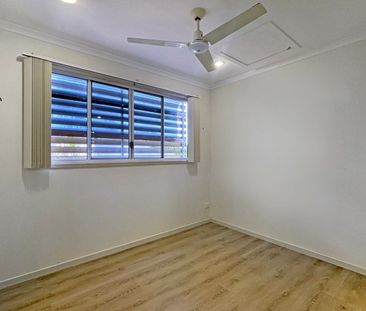 Spacious 2-Bedroom Townhouse in Central Bongaree with Waterfront Ac... - Photo 3