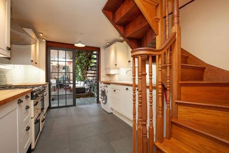 3 bedroom maisonette to rent - Photo 3