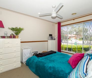 Proud & Spacious Family Home - Photo 4