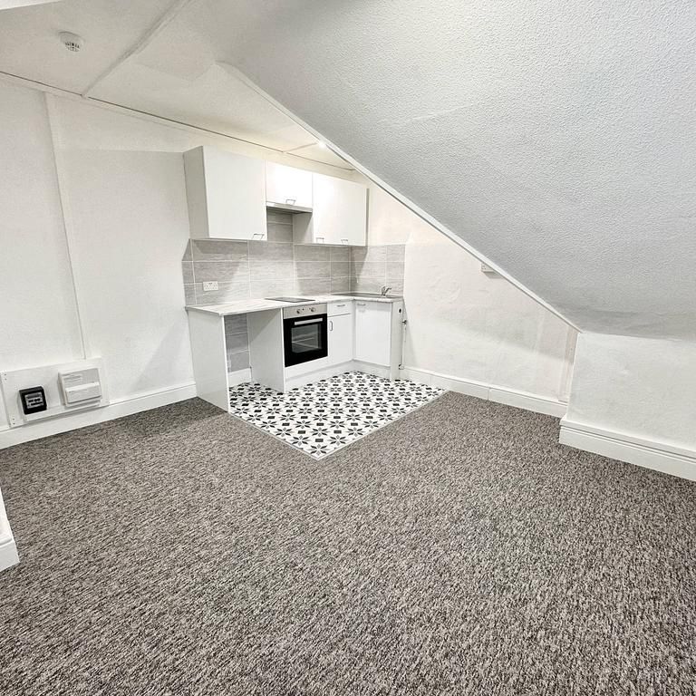 Studio to rent - Photo 1