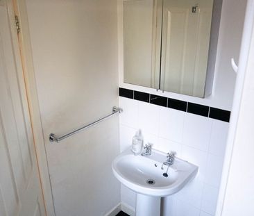 4 Bed Semi-Detached House, City Road, NG7 - Photo 3