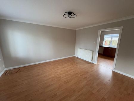 3 bedroom semi-detached house to rent - Photo 2