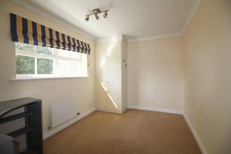4 bedroom detached house to rent - Photo 3