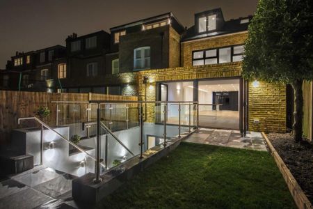 3 bedroom end of terrace house to rent - Photo 4