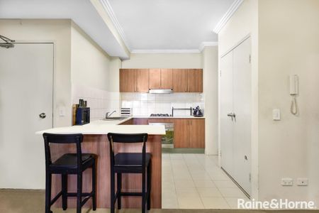 First Floor Two Bedroom Unit With Courtyard - Photo 4