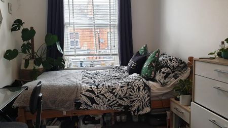 4 bedroom terraced house to rent - Photo 5