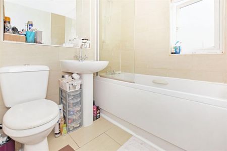 1 bedroom Flat To Let - Photo 5