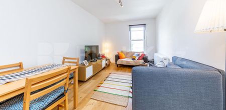 Recently refurbished modern one bed in a large period house mins to tube & shops - Photo 2