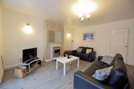 5 bedroom House in Newport Road, Leeds - Photo 3