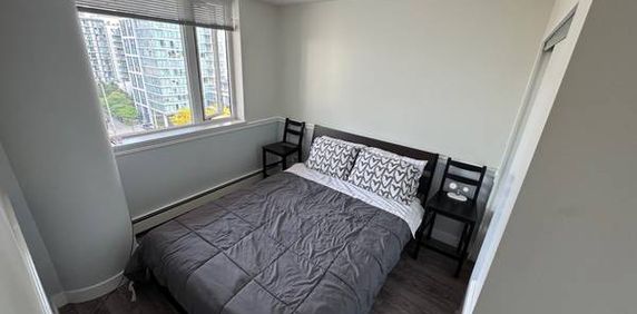 Yaletown Downtown 1 Bedroom + Den+large Balcony - Photo 2