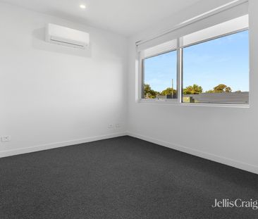 2 Ginning Road, Yarraville VIC 3013 - Townhouse For Rent | Domain - Photo 5