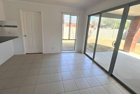 Perfectly Positioned Thurgoona Home - Photo 5