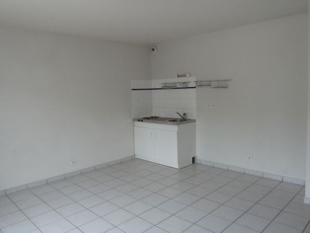 Location Appartement 1 pièce 27m² LA ROCHE SUR YON 85000 - Photo 3