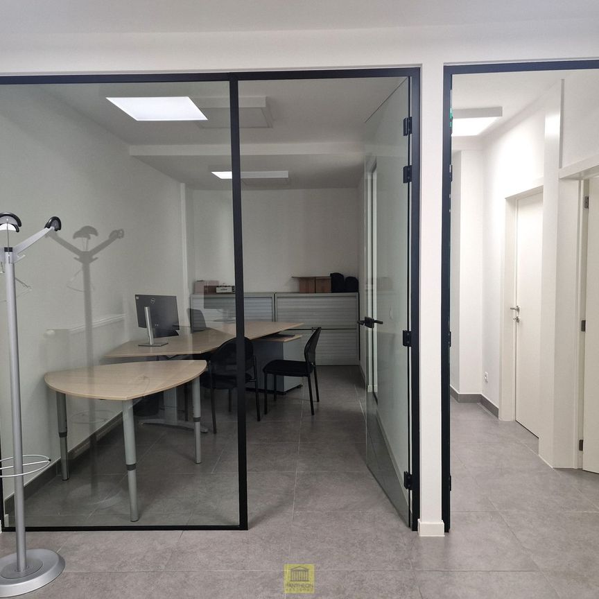 Instapklaar handelspand te huur in het bruisende centrum van Ninove - Photo 1