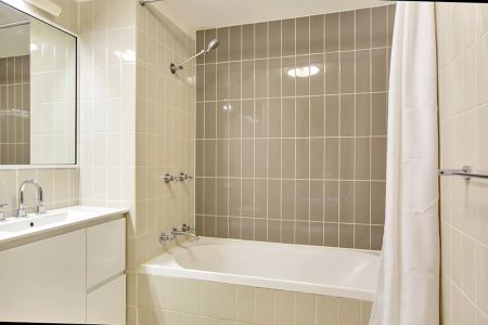 Spacious apartment with stunning features - Photo 4