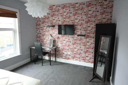 3 bedroom terraced house to rent - Photo 3