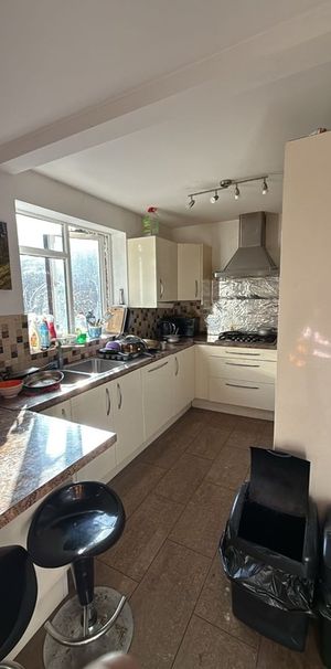 Room in a Shared House, Harborne Lane, B17 - Photo 1