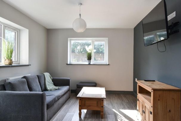 5 bedroom semi-detached house to rent - Photo 1