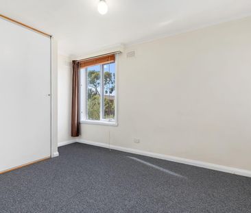 NEAT AND TIDY! - Photo 6