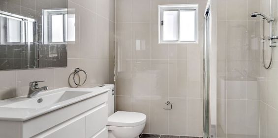 MODERN TWO-BEDROOM GRANNY FLAT IN QUIET FORESTVILLE CUL-DE-SAC - Photo 3