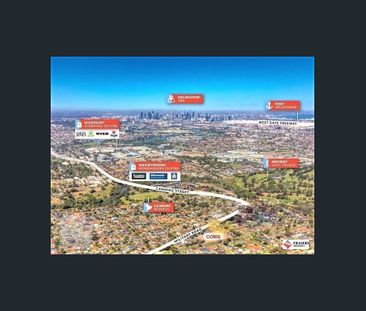 "Spacious 2 bedroom + 2 Bathroom Townhome with Courtyard and Carport" - Photo 3